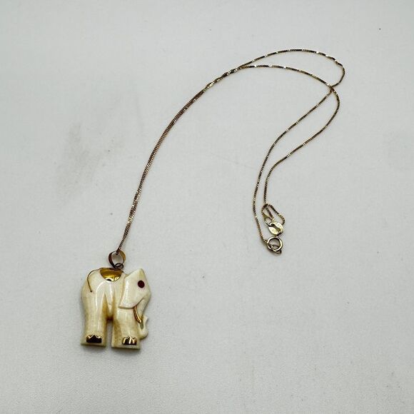Jewelry - Stunning 16" 14kt YG elephant pendant on a 14kt YG box chain necklace!